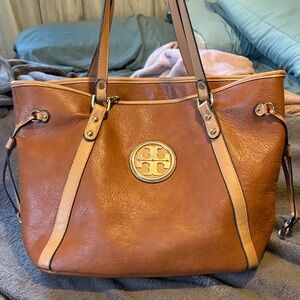 Leather tote don’t want to misrepresent I was told this is not authentic Tory!